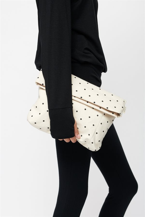 moshi moshi - Dotted fold clutch