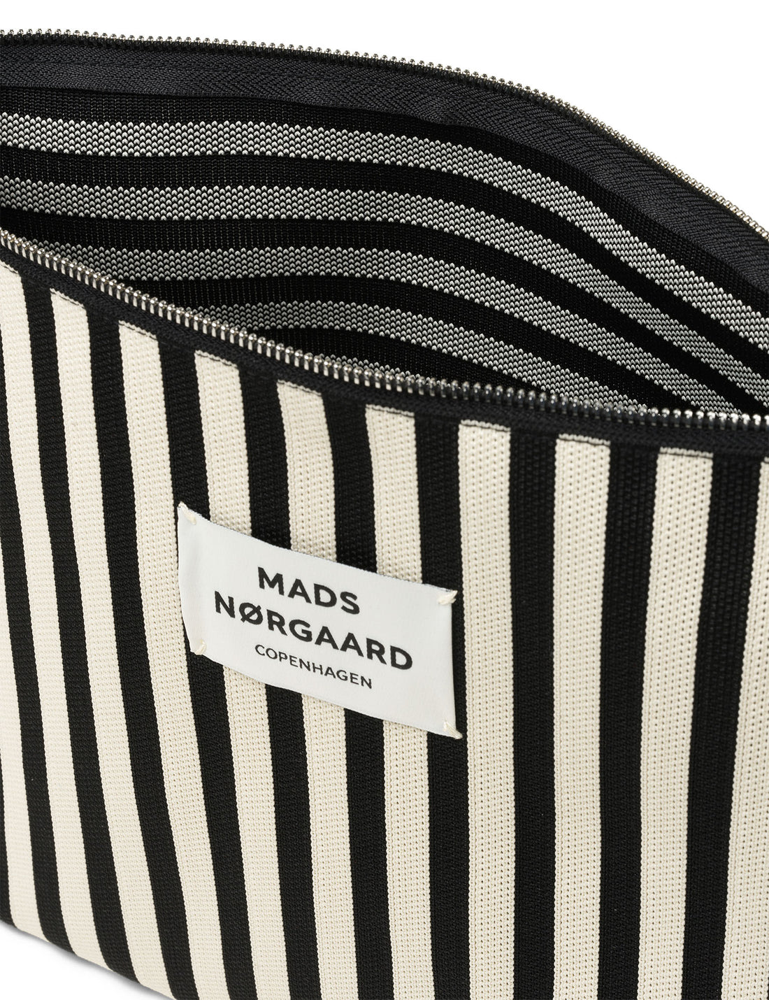 Mads Nørgaard - Hilden toiletry bag Black/white