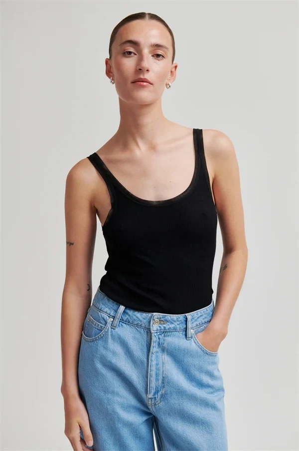 Second female - Emilia Tank top Black
