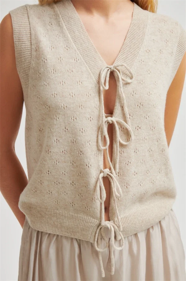 Second female - Amala knit vest