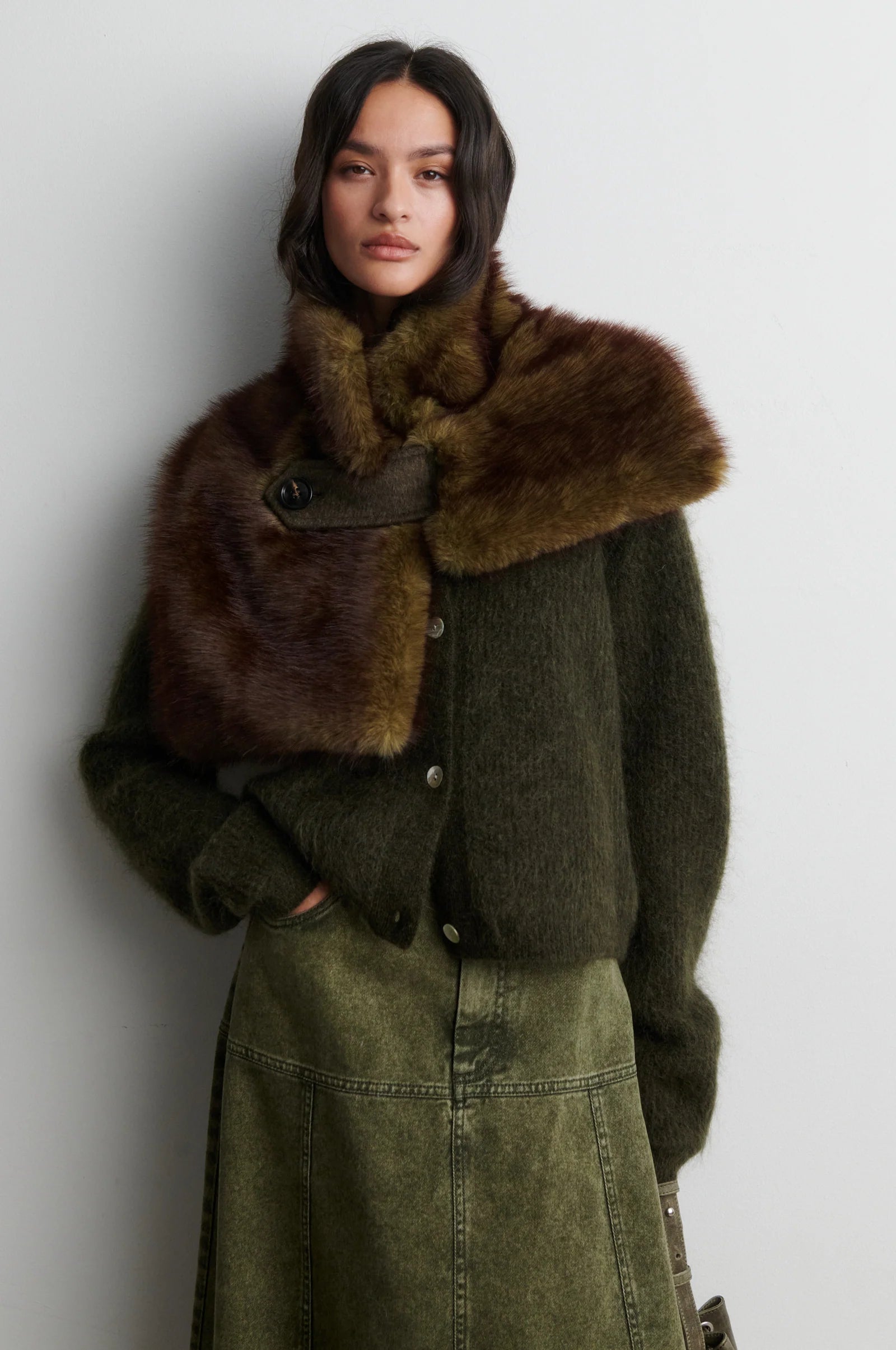 Second female - Agola collar Black olive