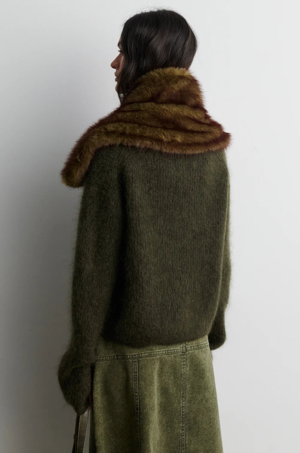 Second female - Agola collar Black olive