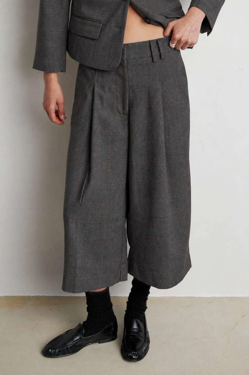 Second female - Anjou cropped trousers