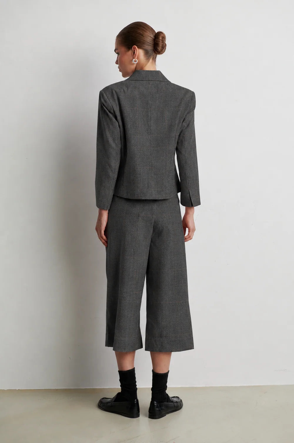 Second female - Anjou short blazer Dark grey melange
