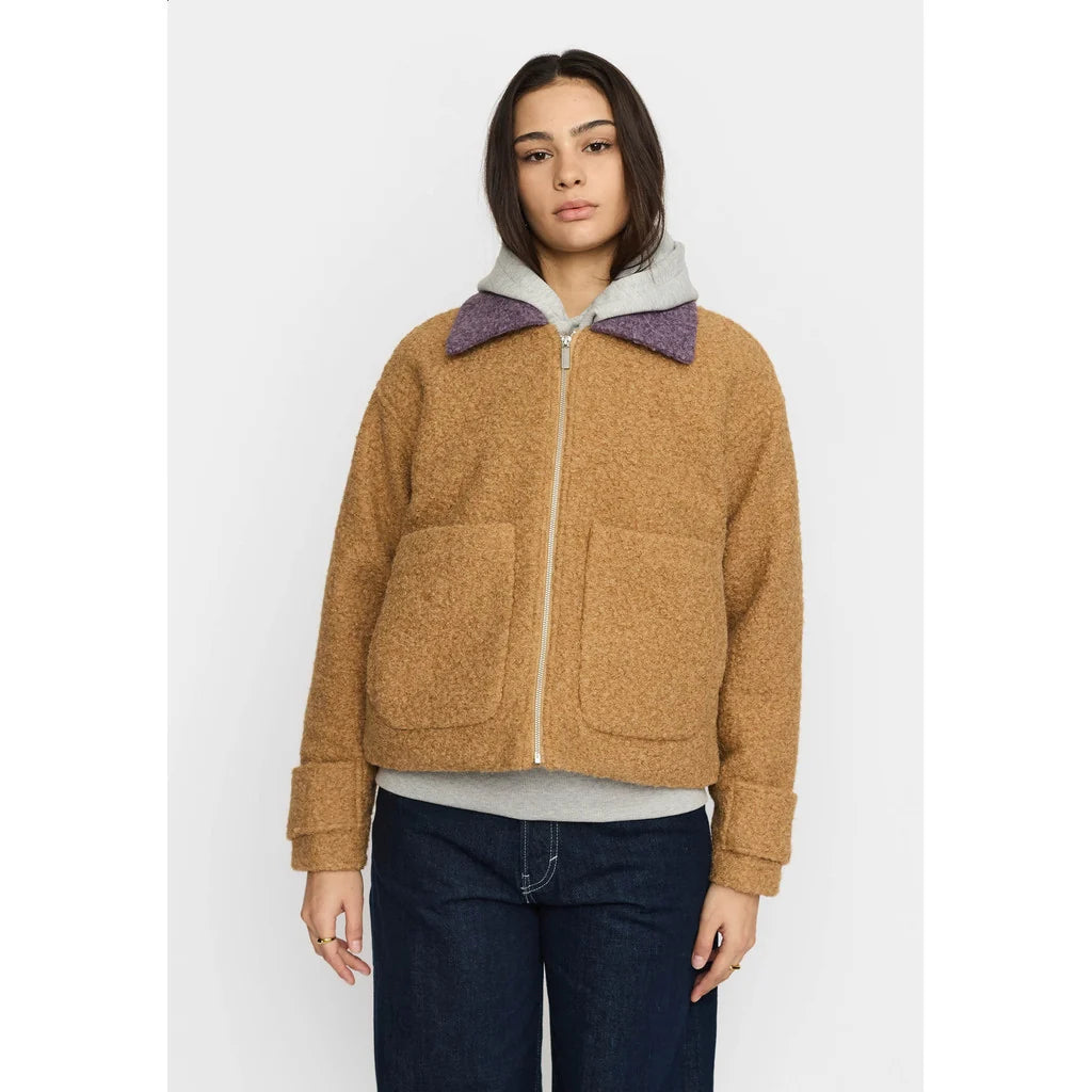 Selfhood - Short jacket Camel