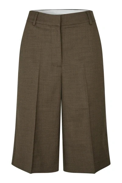 Second female - Sharo long shorts