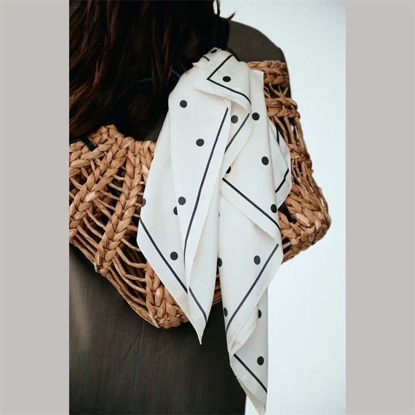 Sneaky fox - Paloma silk scarf Cream