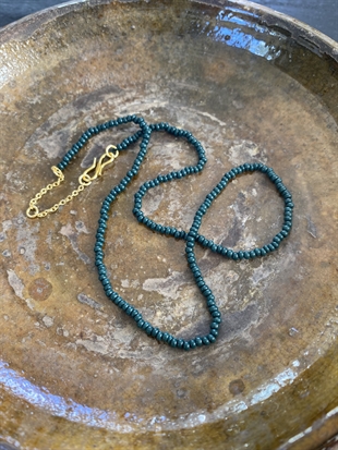 Annavii - Kala glasperlekæde Dark green