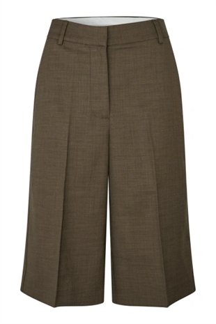 Second female - Sharo long shorts